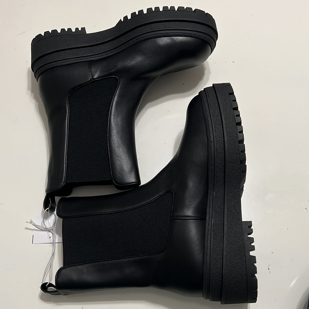 New!! Good American Chelsea Lug Sole Pull On Boots Black, Read Update! - Picture 8 of 14